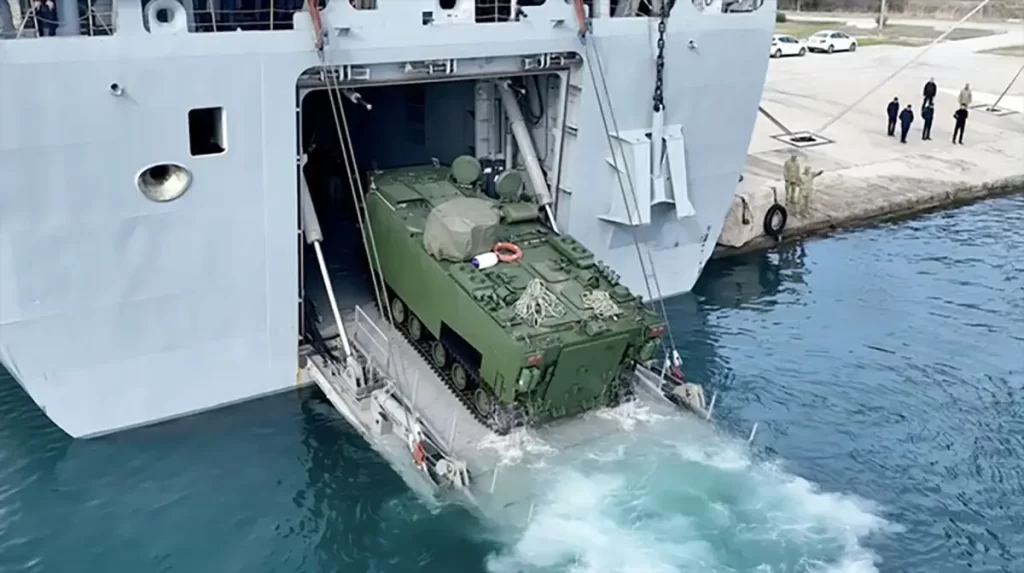 zirhli amfibi hucum araci zaha deniz kuvvetlerine teslim edildi ec570680